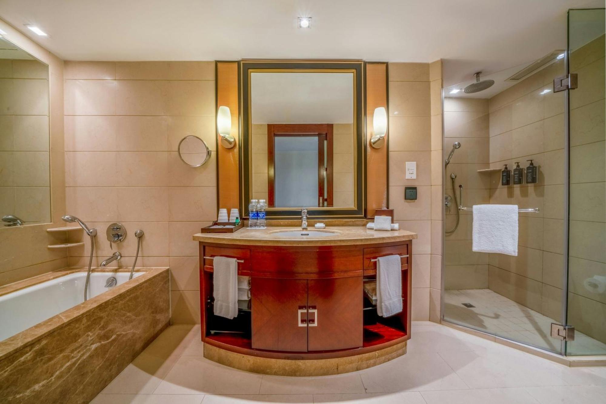 Sheraton Ningbo Hotel - Tianyi Square Eksteriør billede